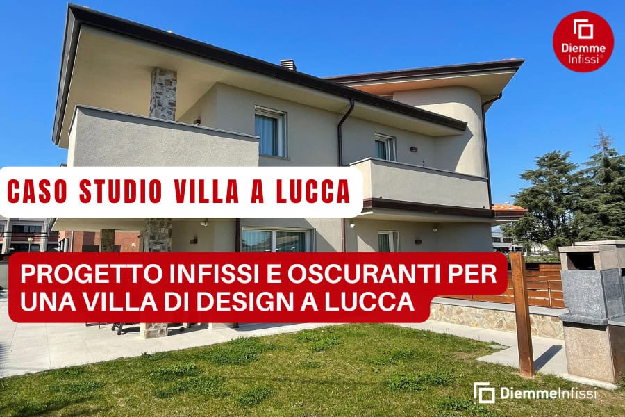 Foto villa privata a Lucca con infissi in legno alluminio e oscuranti Diemme Infissi: facciata chiara con ampie finestre e portefinestre