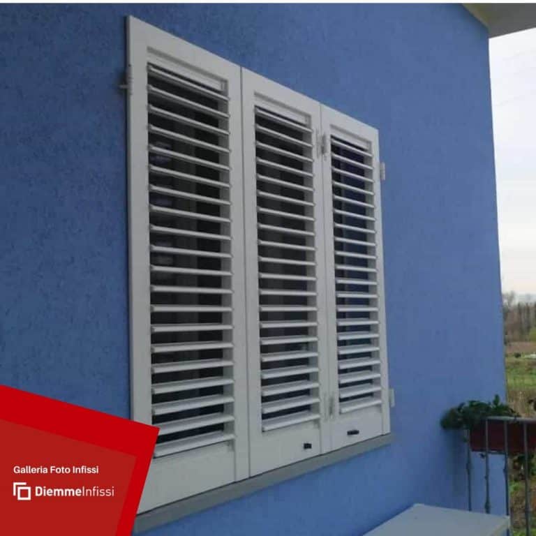 Persiane orientabili a tre ante