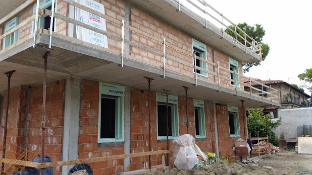 Monoblocco isolante per infissi