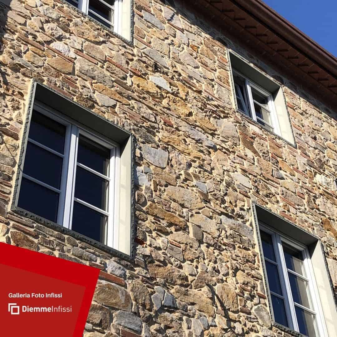 Foto infissi installati da Diemme Infissi per un rustico a Lucca